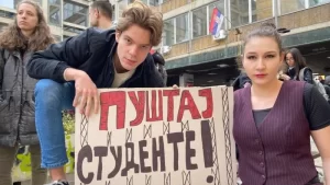 ПЕШАДИЈА И ГЕНЕРАЛИ У ПОЛИТИЧКОЈ РЕВОЛУЦИЈИ